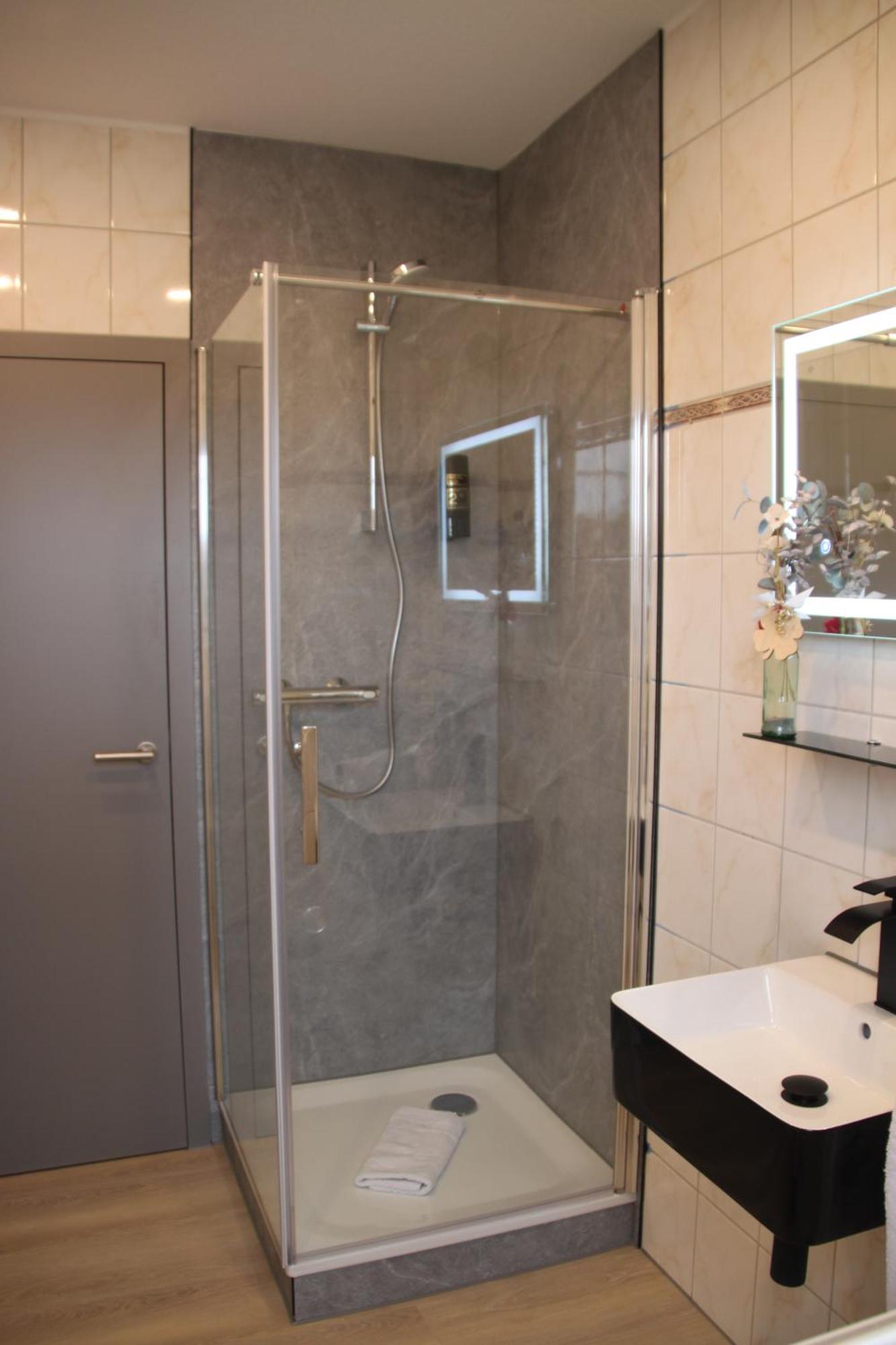 Hotel & Restaurant Am Kirschberg Alten Buseck Kültér fotó