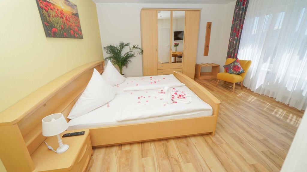 Hotel & Restaurant Am Kirschberg Alten Buseck Kültér fotó