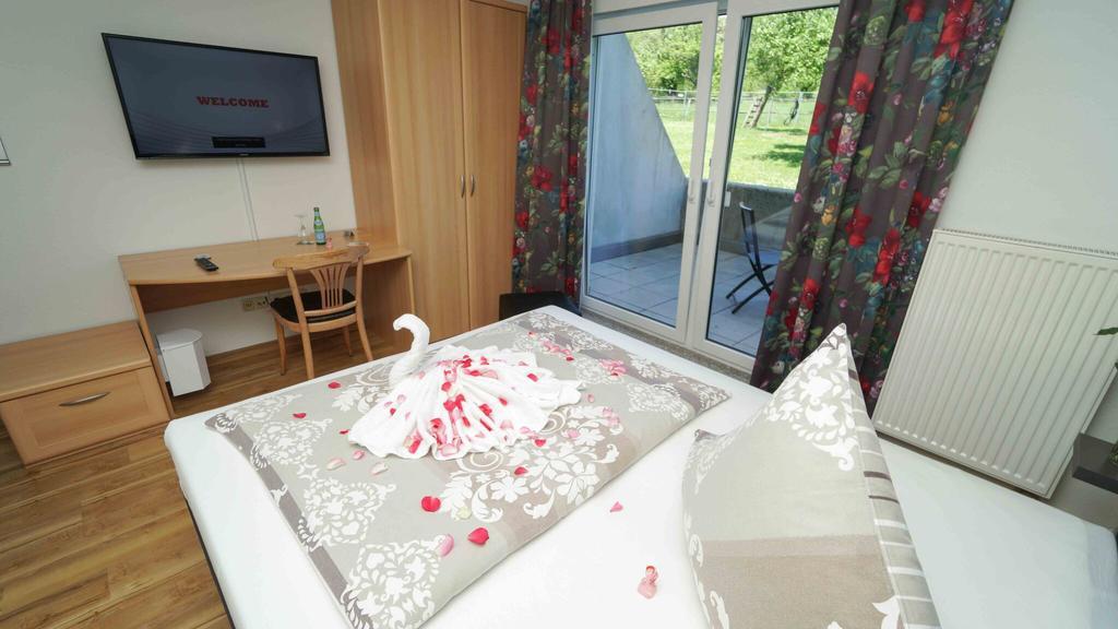 Hotel & Restaurant Am Kirschberg Alten Buseck Kültér fotó